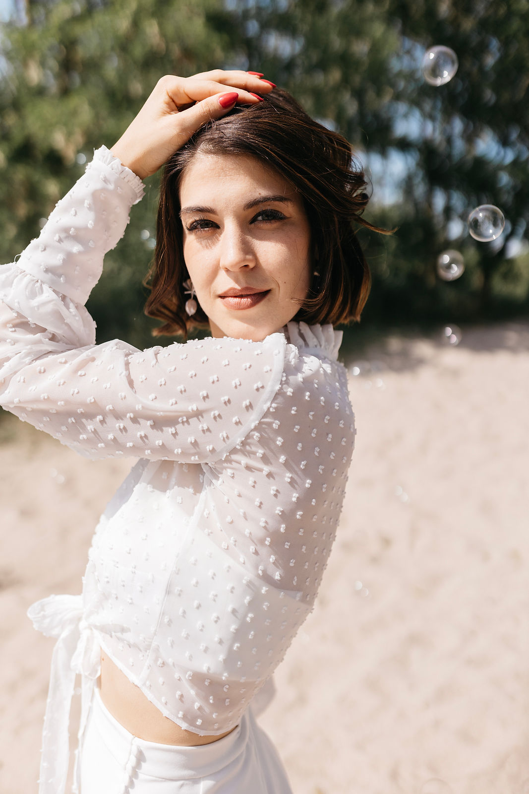 Braut mit Brautmake-up und Brautfrisur, Styling von Sabrina Urban und Foto von Melanie Reischert 